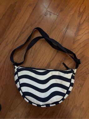 Uniqlo Navy and White Wave-Pattern Crossbody Bag